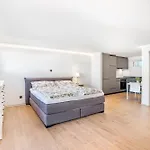 Completely Renovated, Furnished With Plenty Of Comfort アパート