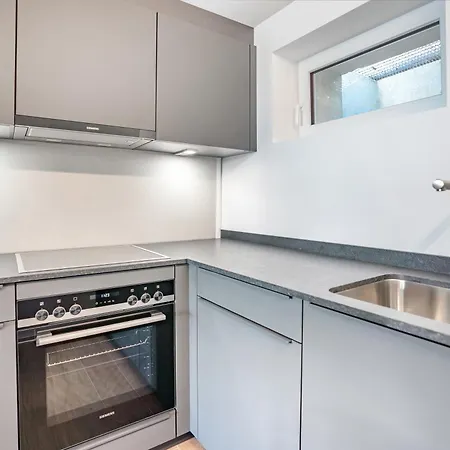 Renoviertes Oberhalb Mit Balkon Und Bergblick * Visp
