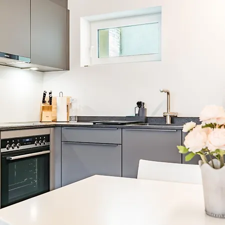 Renoviertes Oberhalb Mit Balkon Und Bergblick Appartamento