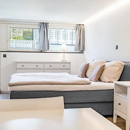 Renoviertes Oberhalb Mit Balkon Und Bergblick Appartamento