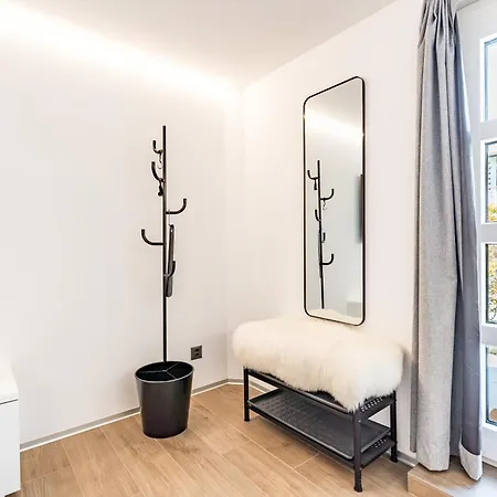 Renoviertes Oberhalb Mit Balkon Und Bergblick Appartamento *