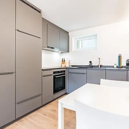 Renoviertes Oberhalb Mit Balkon Und Bergblick Appartamento *