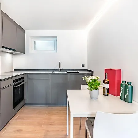 아파트 Completely Renovated, Furnished With Plenty Of Comfort